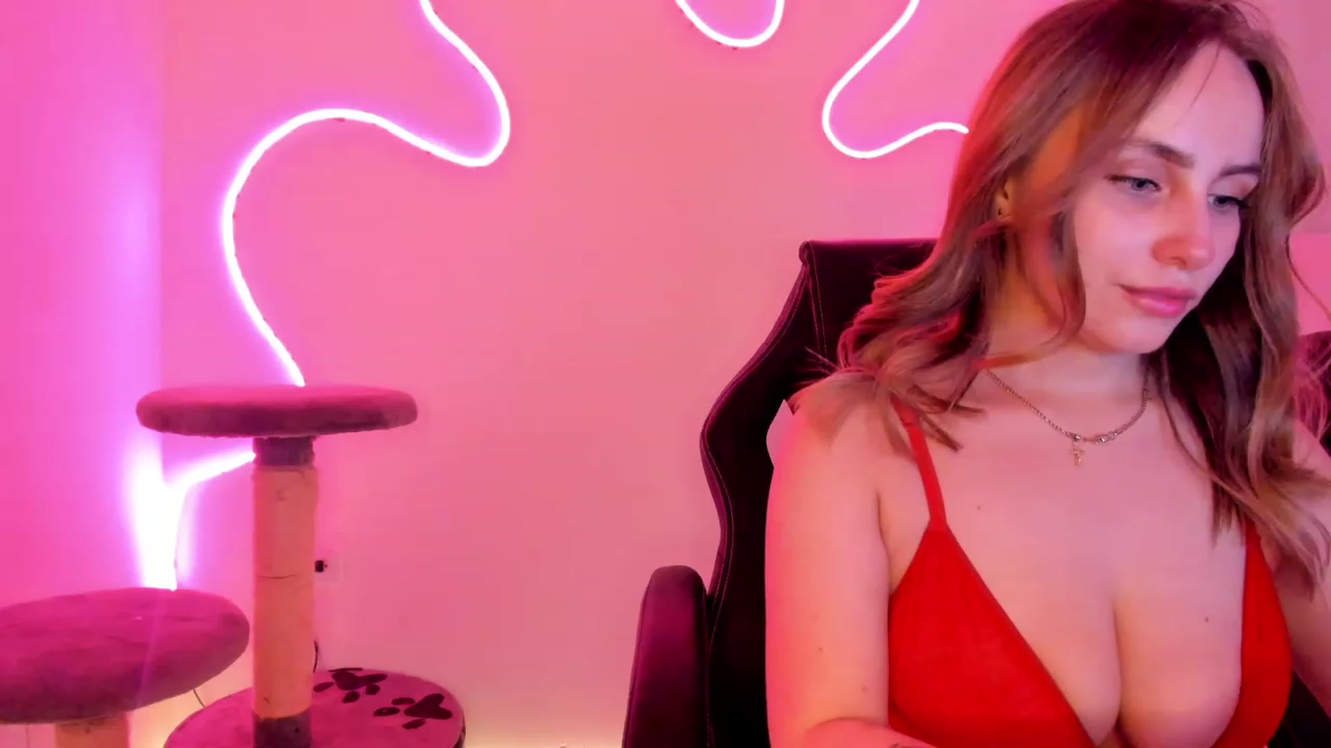 Gallery image thumbnail from Holly_Blonde1's myfreecams stream on, 02/14/2023, 13:59 image 2 of 20