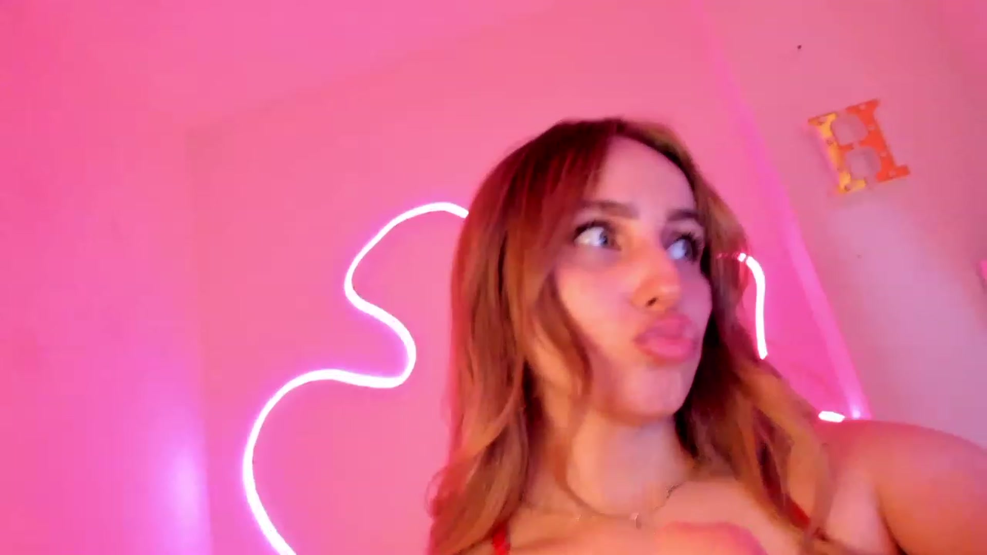 Gallery image thumbnail from Holly_Blonde1's myfreecams stream on, 02/14/2023, 14:33 image 7 of 20