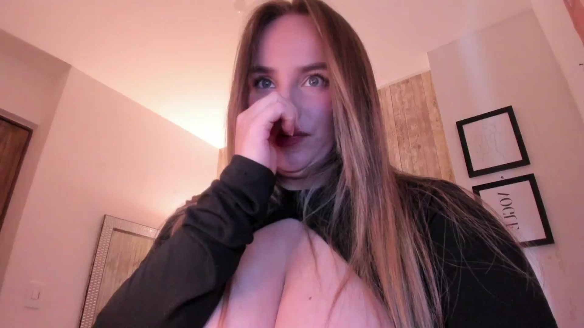 Gallery image thumbnail from Holly_Blonde1's myfreecams stream on, 08/27/2024, 15:04 image 5 of 20