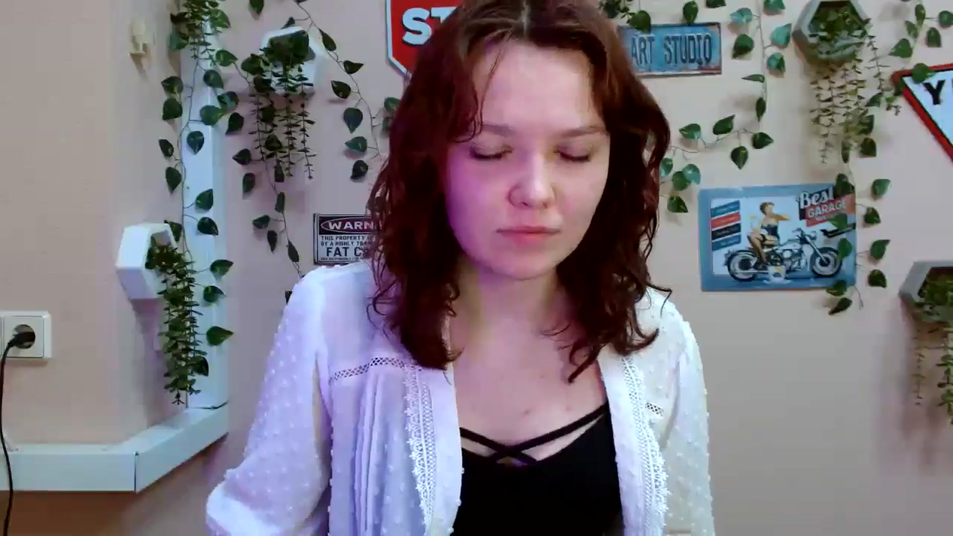 Gallery image thumbnail from Holly_Red_Cat's myfreecams stream on, 07/01/2025, 18:41 image 16 of 20