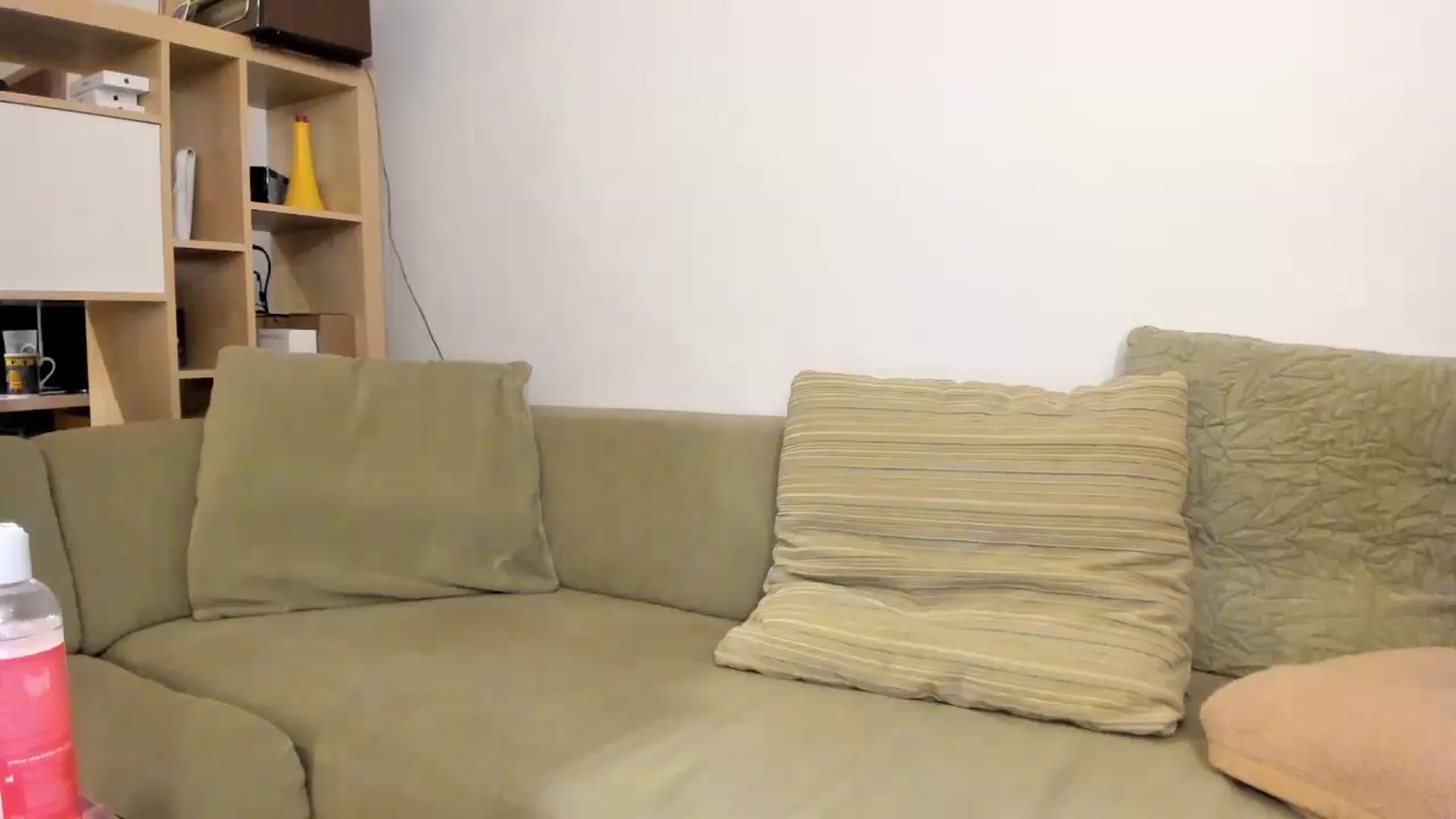 Gallery image thumbnail from Holly_Sweet18's myfreecams stream on, 01/01/2026, 18:04 image 12 of 20