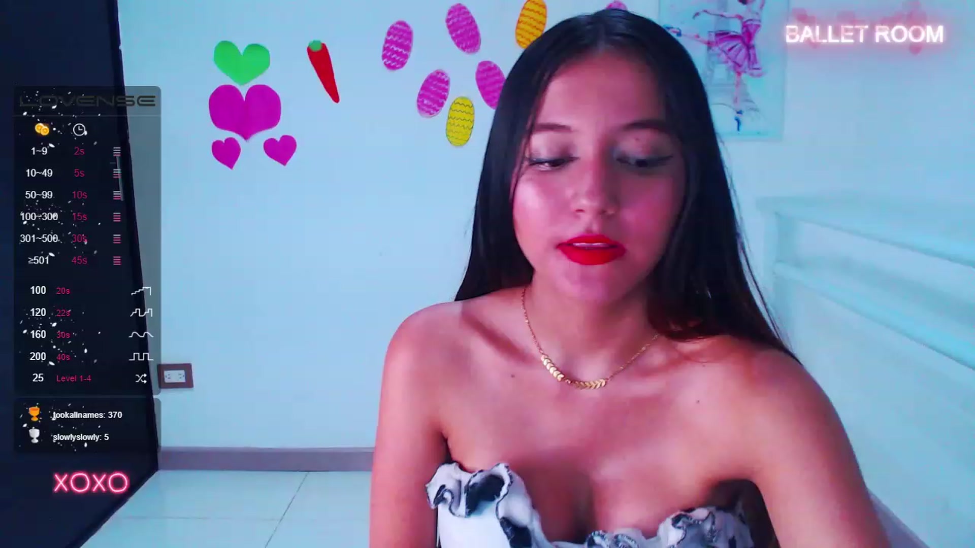 Gallery image thumbnail from Hollyballet's myfreecams stream on, 04/10/2023, 01:07 image 12 of 20
