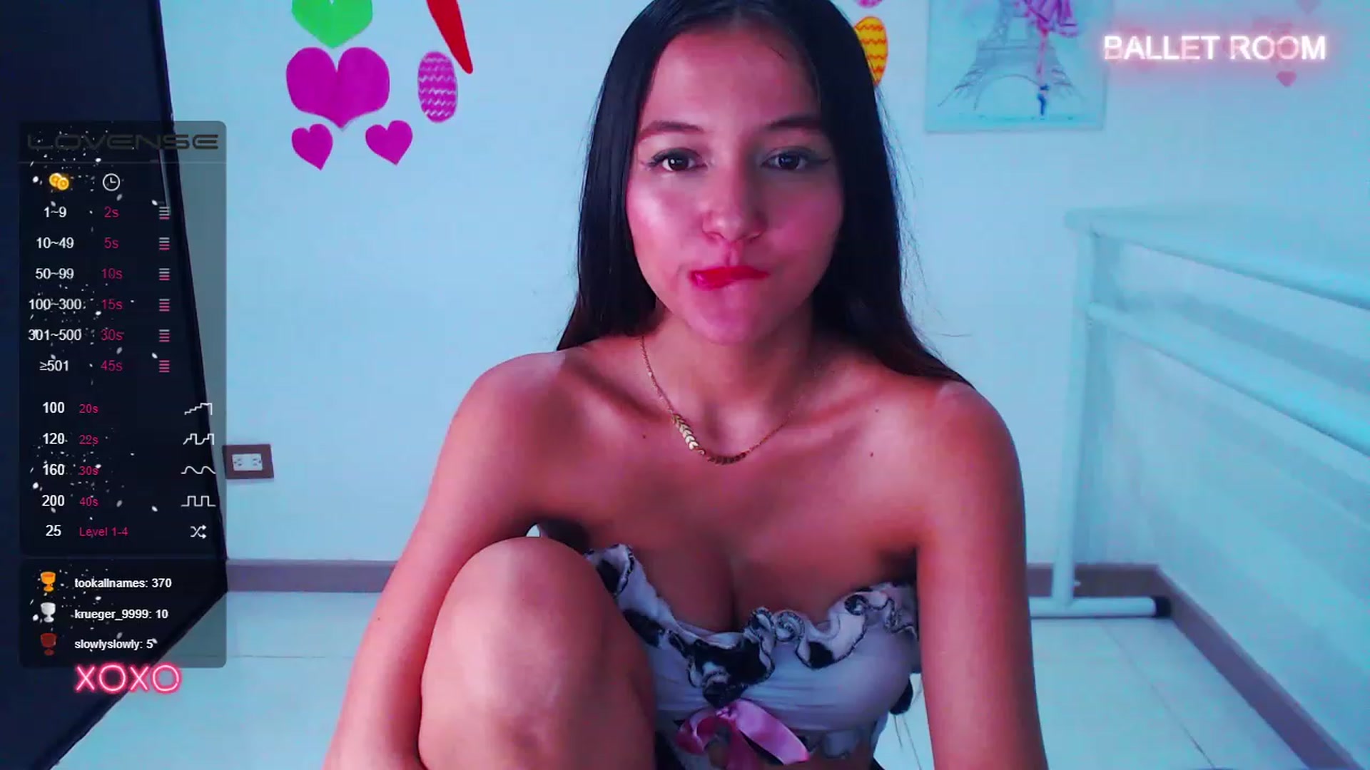 Gallery image thumbnail from Hollyballet's myfreecams stream on, 04/10/2023, 01:54 image 9 of 20