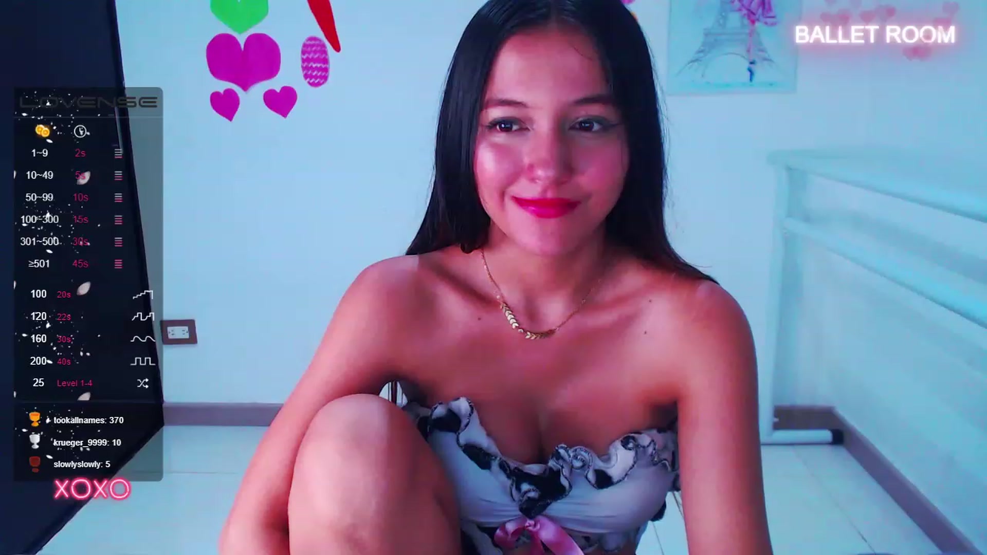 Gallery image thumbnail from Hollyballet's myfreecams stream on, 04/10/2023, 01:54 image 10 of 20
