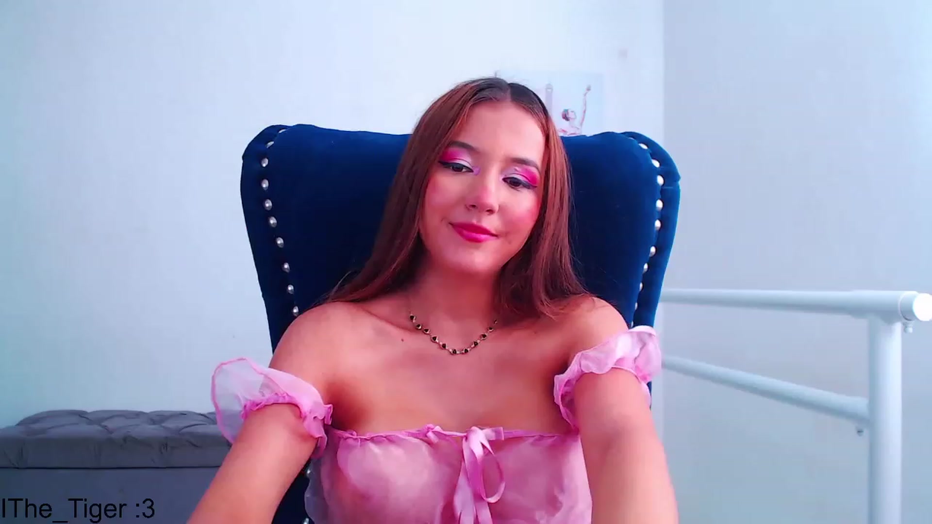 Gallery image thumbnail from Hollyballet's myfreecams stream on, 07/27/2023, 17:37 image 14 of 20