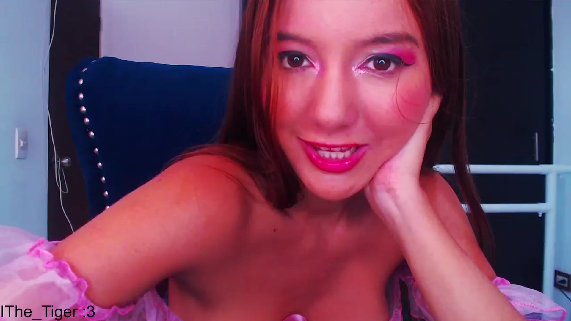 Gallery image thumbnail from Hollyballet's myfreecams stream on, 08/11/2023, 15:57 image 10 of 20