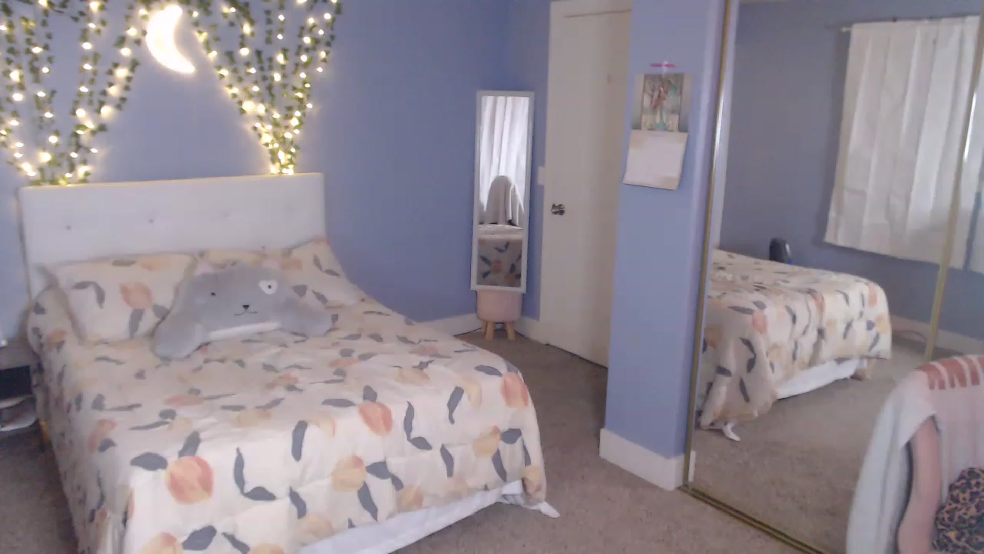 Gallery image thumbnail from Hollydollxo's myfreecams stream on, 11/26/2022, 08:20 image 2 of 20