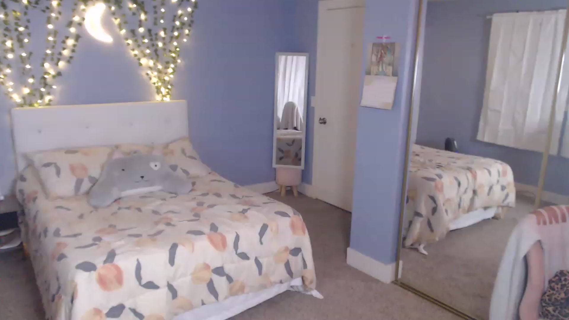 Gallery image thumbnail from Hollydollxo's myfreecams stream on, 11/26/2022, 08:20 image 3 of 20