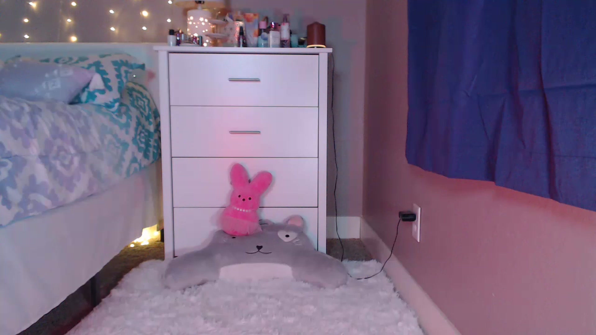 Gallery image thumbnail from Hollydollxo's myfreecams stream on, 05/20/2023, 06:26 image 13 of 20