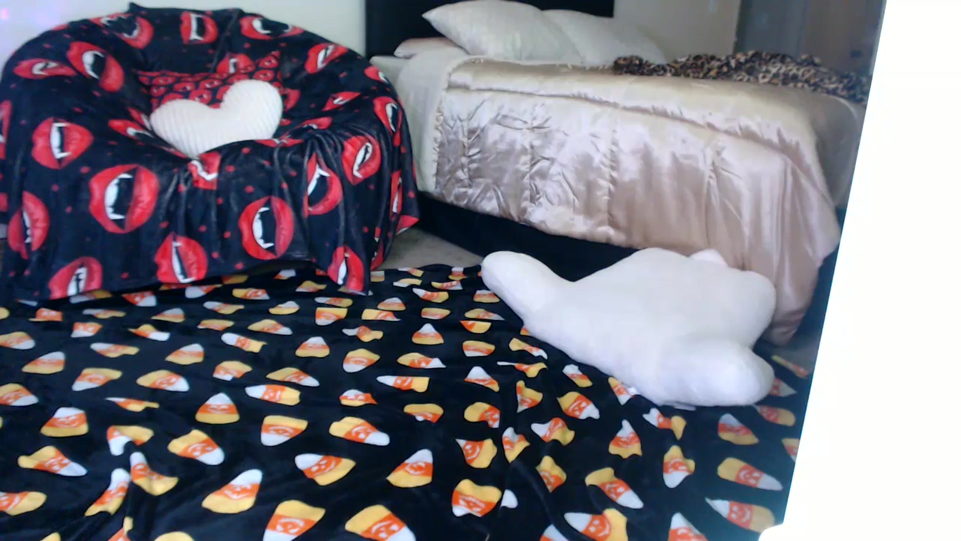 Gallery image thumbnail from Hollydollxo's myfreecams stream on, 10/21/2025, 20:51 image 17 of 20