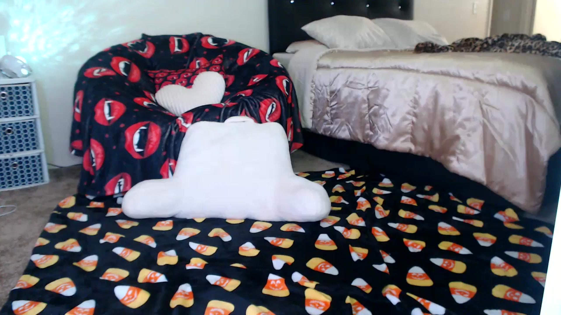 Gallery image thumbnail from Hollydollxo's myfreecams stream on, 10/21/2025, 20:51 image 5 of 20