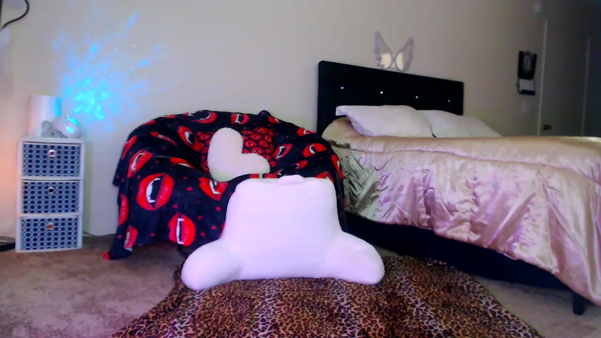 Gallery image thumbnail from Hollydollxo's myfreecams stream on, 11/06/2025, 21:57 image 4 of 20
