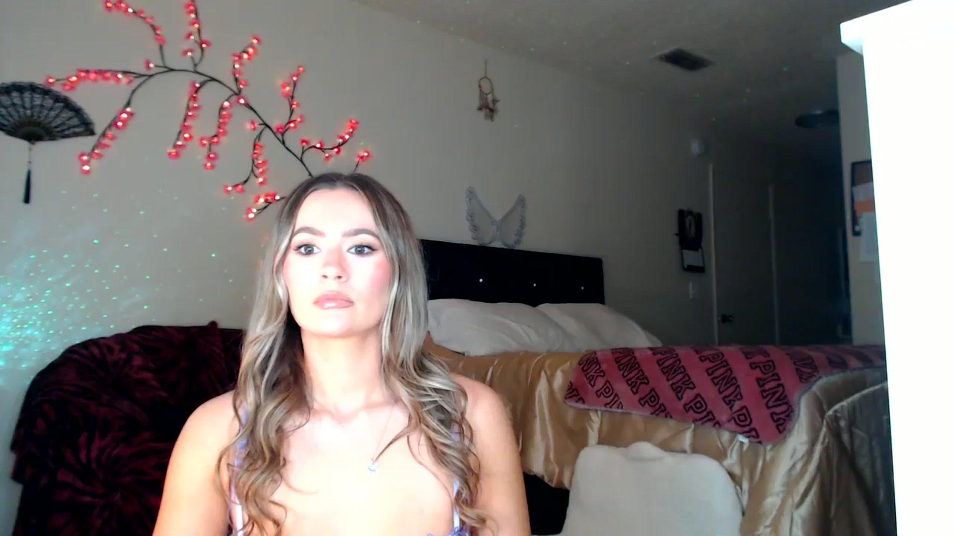Gallery image thumbnail from Hollydollxo's myfreecams stream on, 11/25/2025, 08:10 image 13 of 20