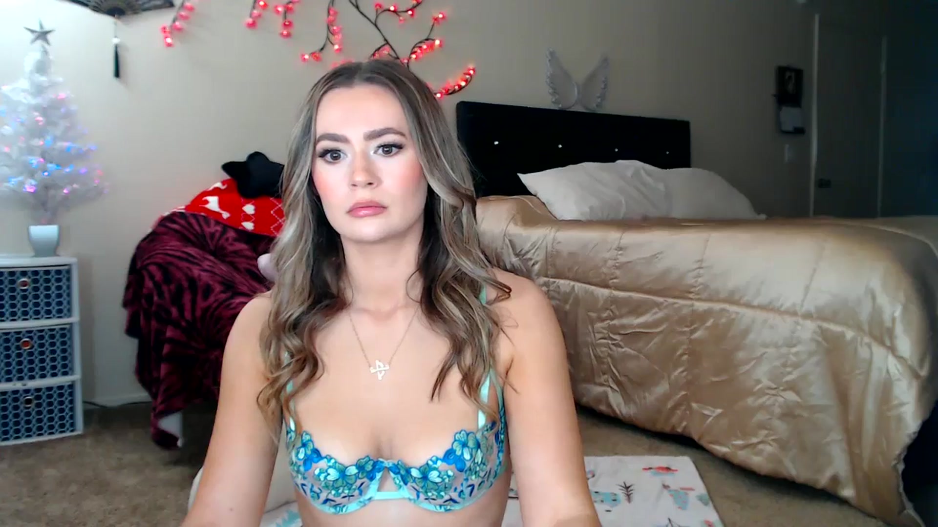 Gallery image thumbnail from Hollydollxo's myfreecams stream on, 12/02/2025, 20:17 image 2 of 20