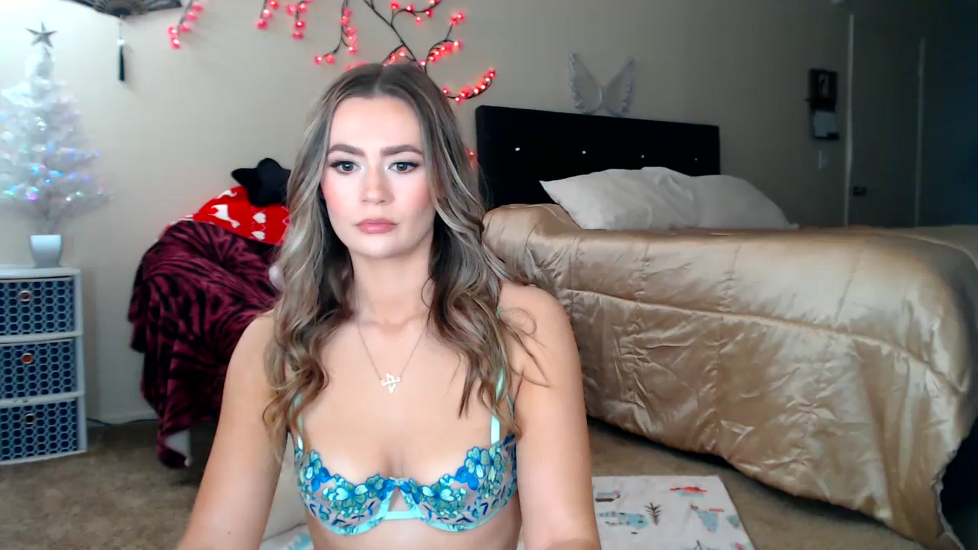 Gallery image thumbnail from Hollydollxo's myfreecams stream on, 12/02/2025, 20:17 image 1 of 20