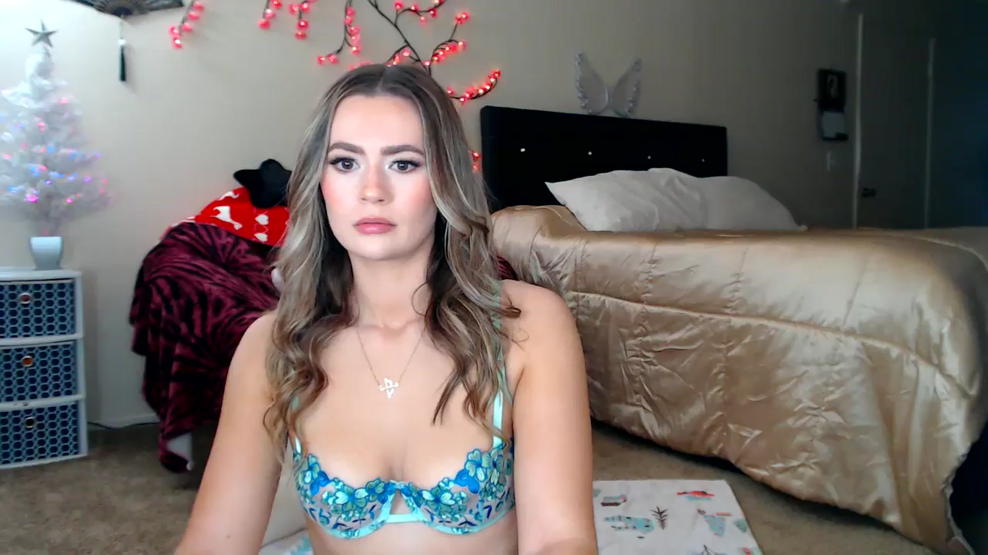 Gallery image thumbnail from Hollydollxo's myfreecams stream on, 12/02/2025, 20:17 image 4 of 20