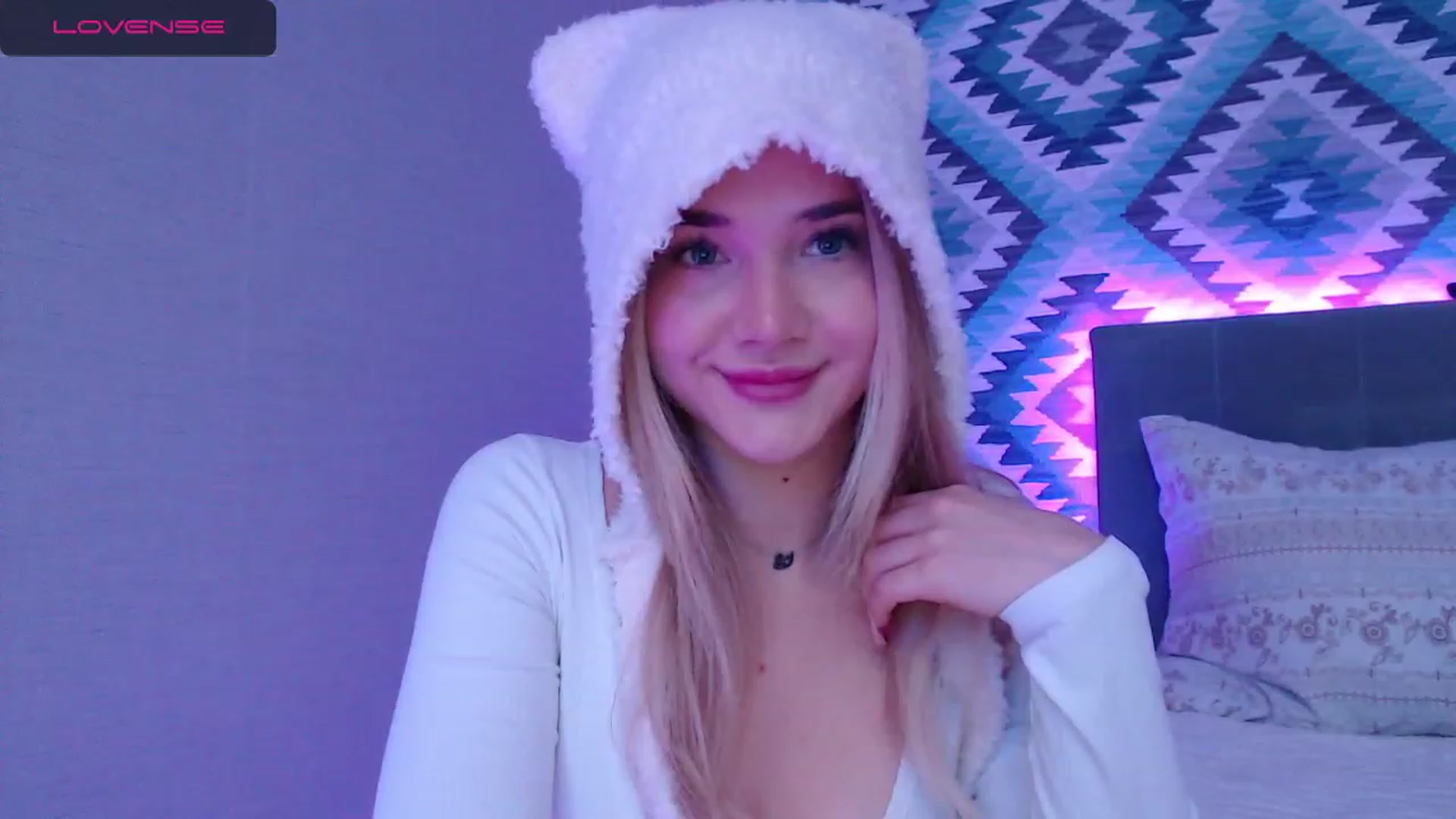Gallery image thumbnail from HolyMeow's myfreecams stream on, 12/26/2023, 06:40 image 18 of 20
