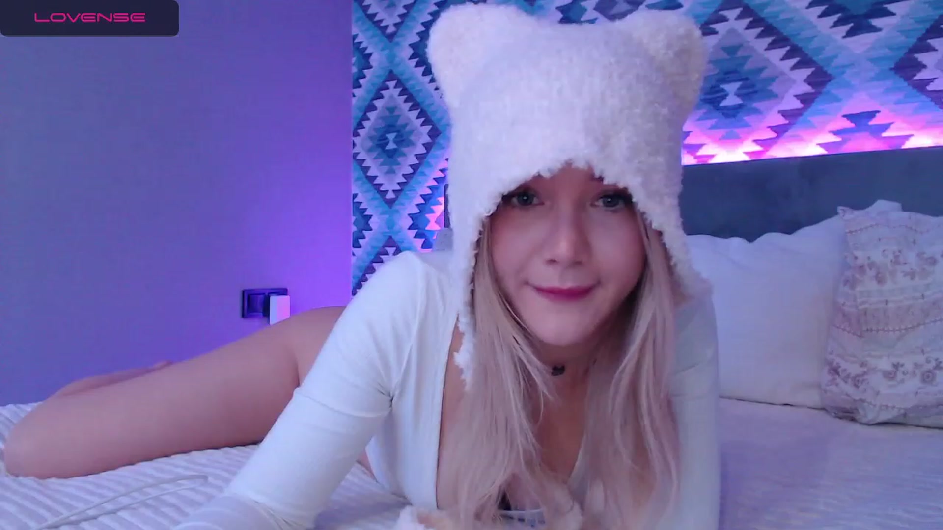 Gallery image thumbnail from HolyMeow's myfreecams stream on, 12/26/2023, 06:40 image 15 of 20