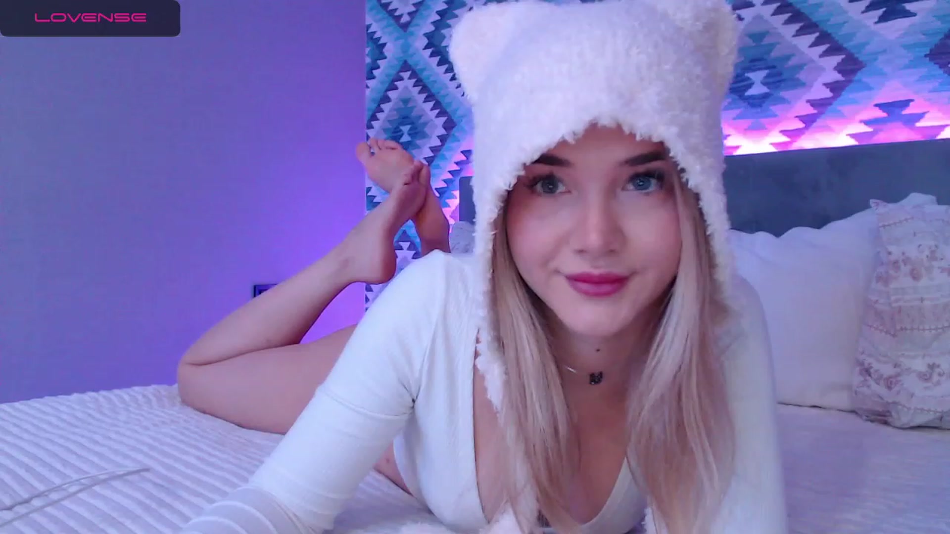 Gallery image thumbnail from HolyMeow's myfreecams stream on, 12/26/2023, 06:40 image 17 of 20