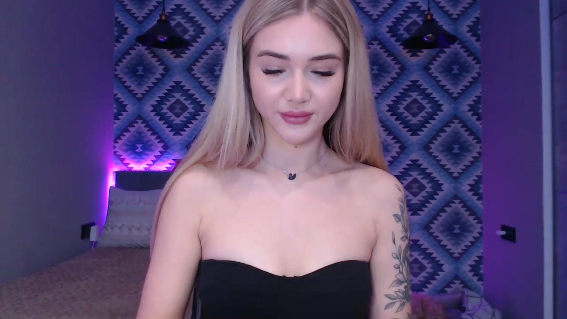 Gallery image thumbnail from HolyMeow's myfreecams stream on, 04/21/2024, 23:50 image 15 of 20