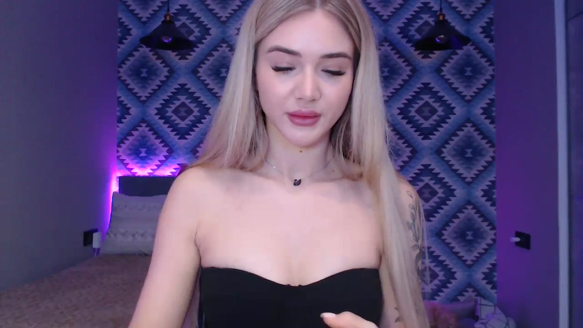 Gallery image thumbnail from HolyMeow's myfreecams stream on, 04/21/2024, 23:50 image 13 of 20
