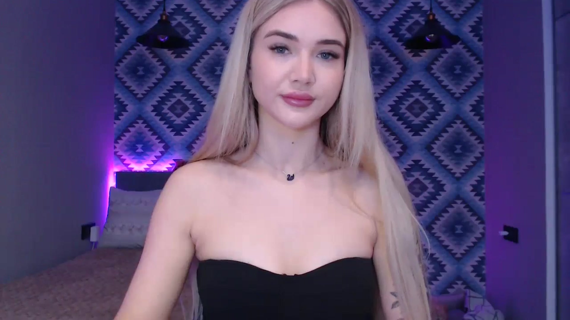 Gallery image thumbnail from HolyMeow's myfreecams stream on, 04/21/2024, 23:50 image 5 of 20