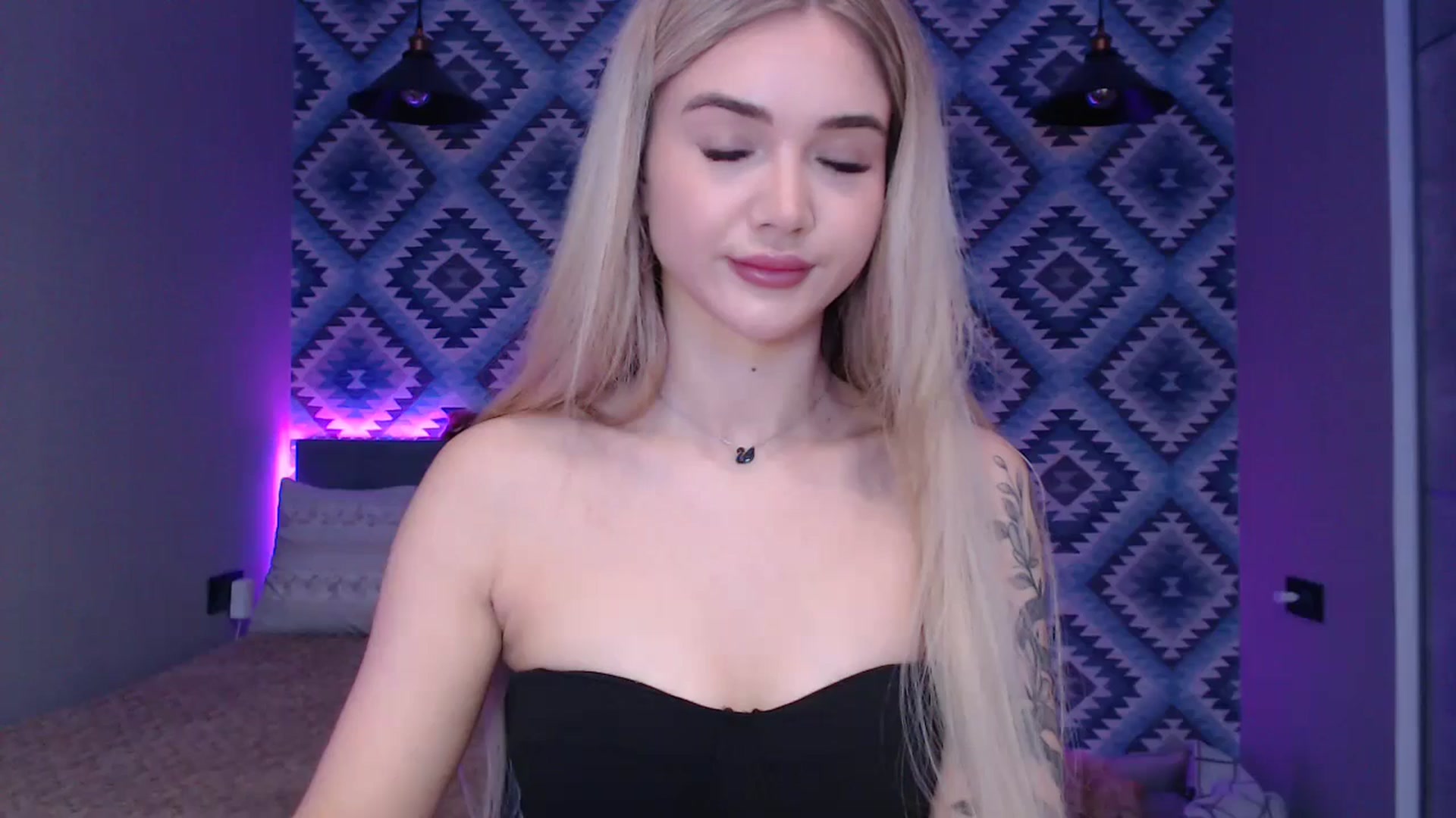 Gallery image thumbnail from HolyMeow's myfreecams stream on, 04/21/2024, 23:50 image 7 of 20