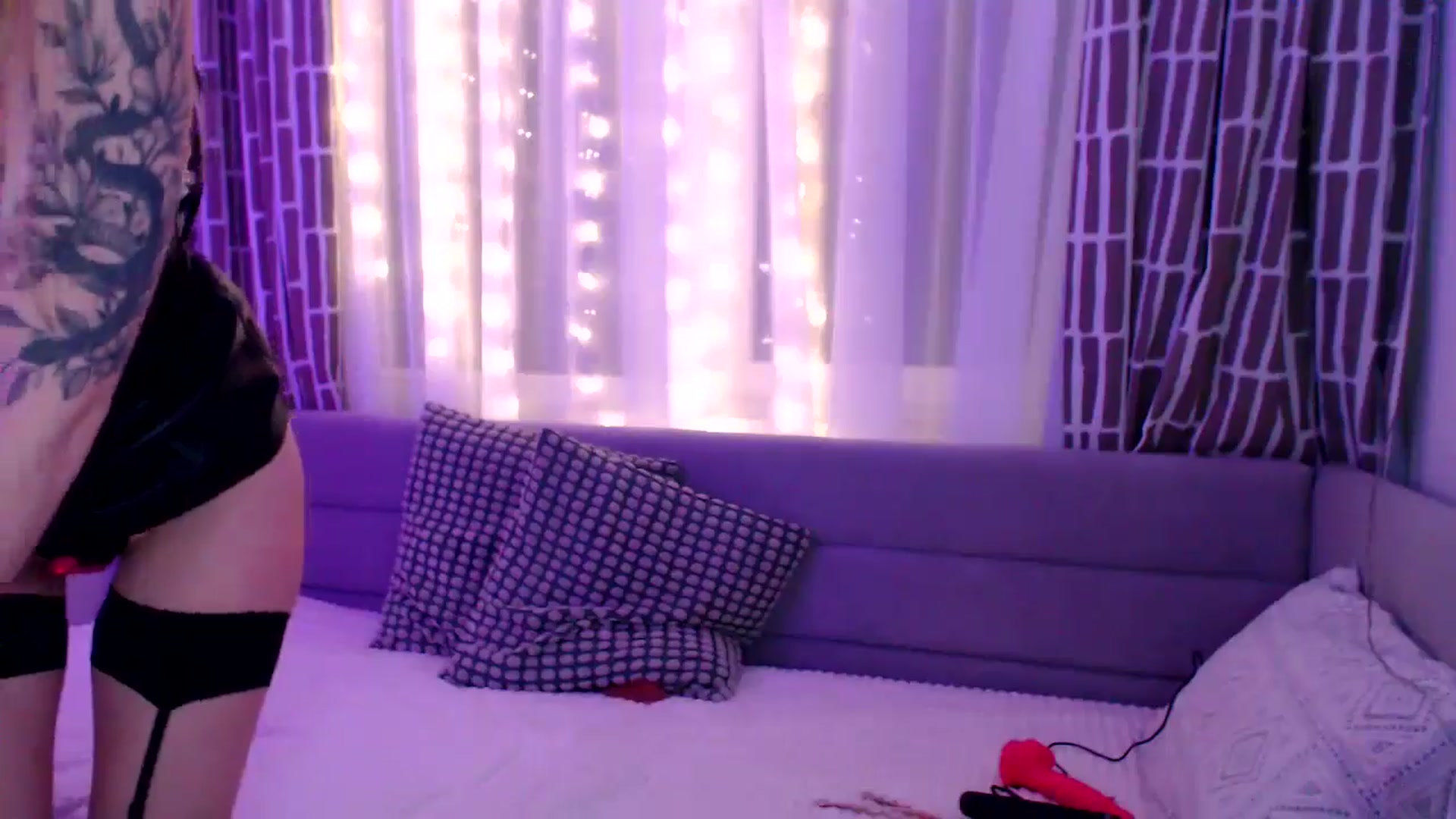 Gallery image thumbnail from HolyMeow's myfreecams stream on, 12/25/2024, 24:00 image 15 of 20