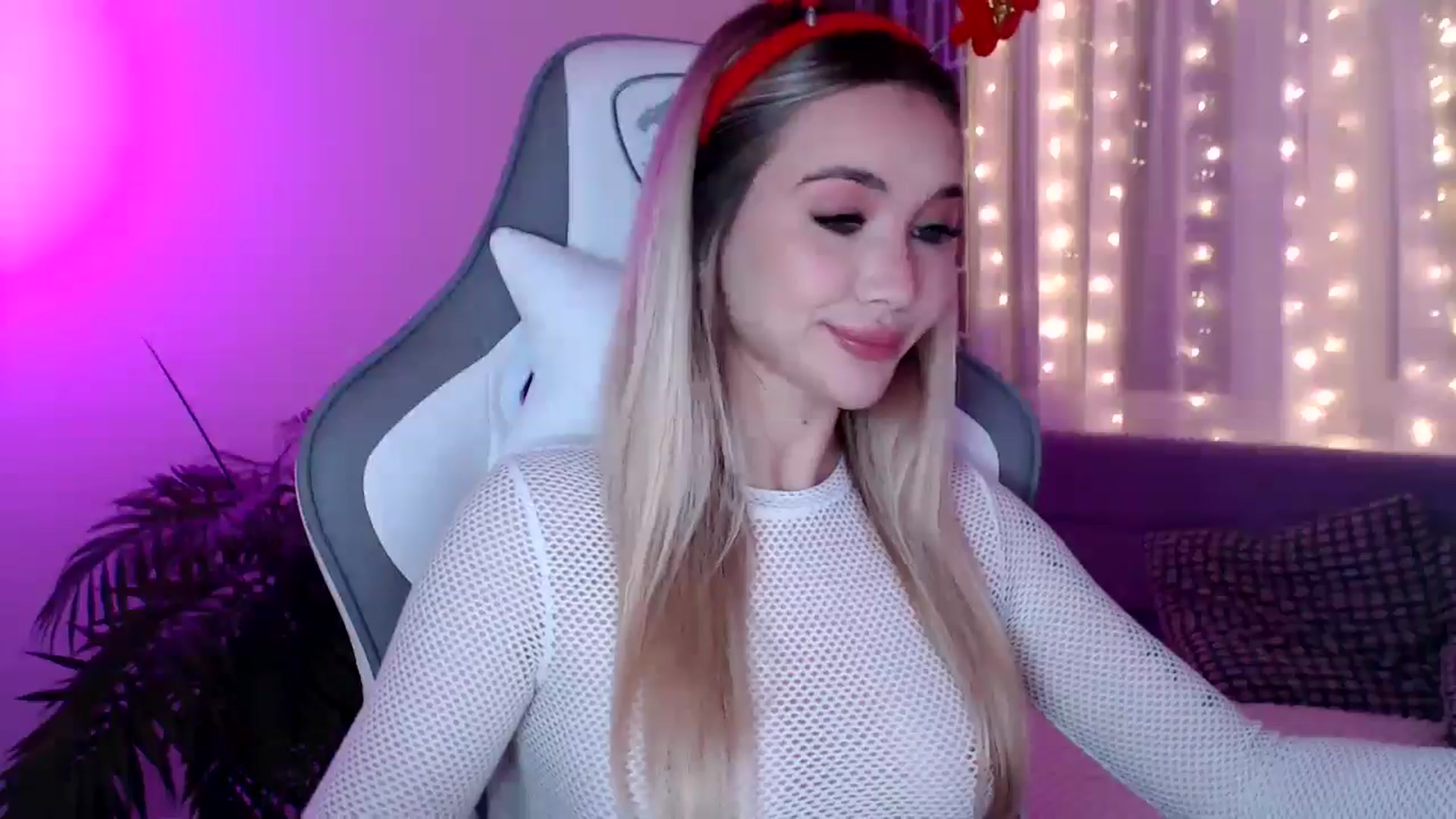 Gallery image thumbnail from HolyMeow's myfreecams stream on, 12/31/2024, 21:06 image 4 of 20