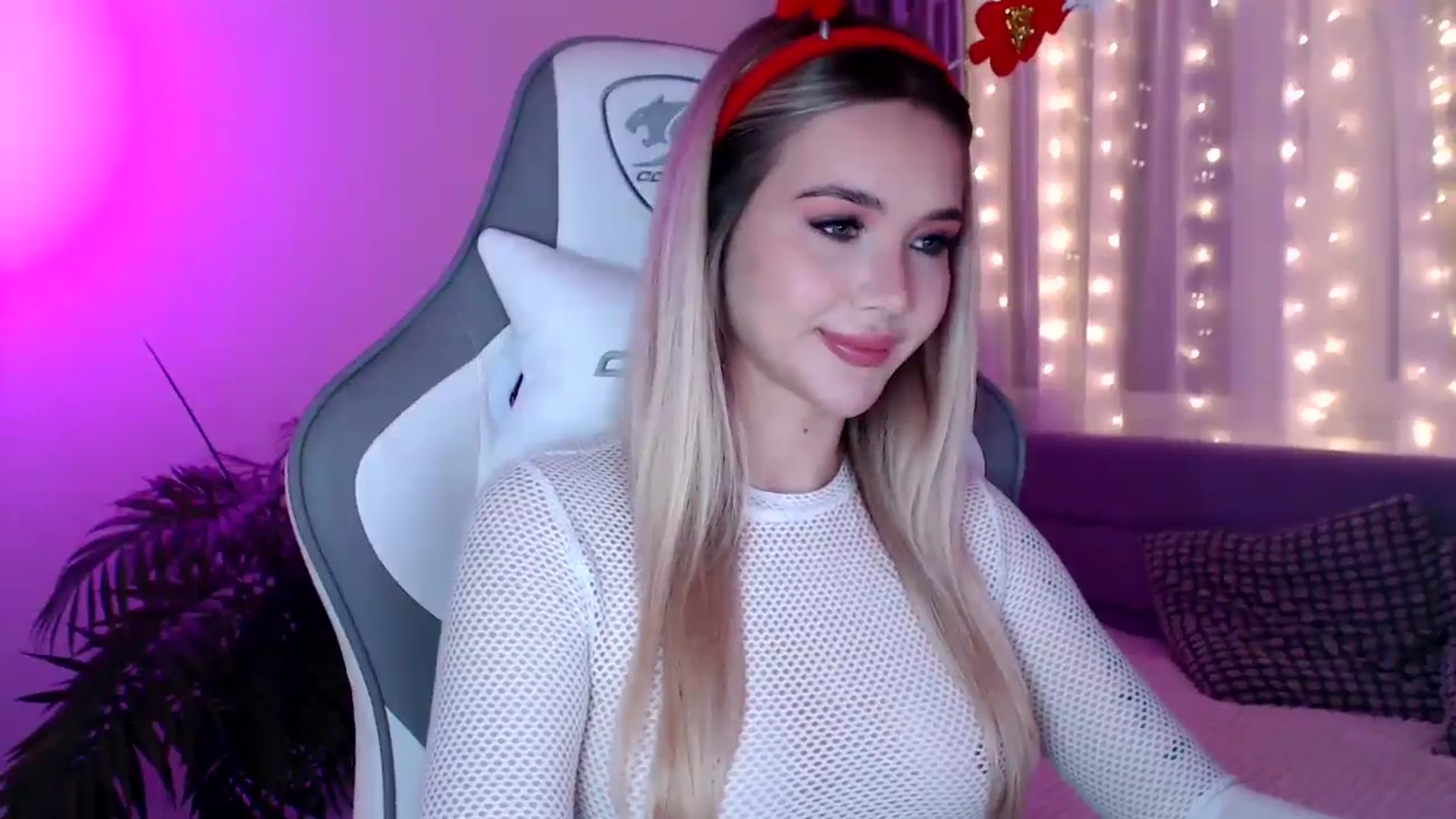 Gallery image thumbnail from HolyMeow's myfreecams stream on, 12/31/2024, 21:06 image 8 of 20