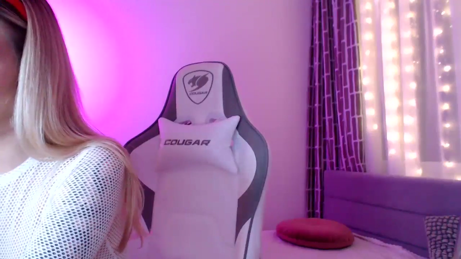 Gallery image thumbnail from HolyMeow's myfreecams stream on, 12/31/2024, 21:06 image 10 of 20