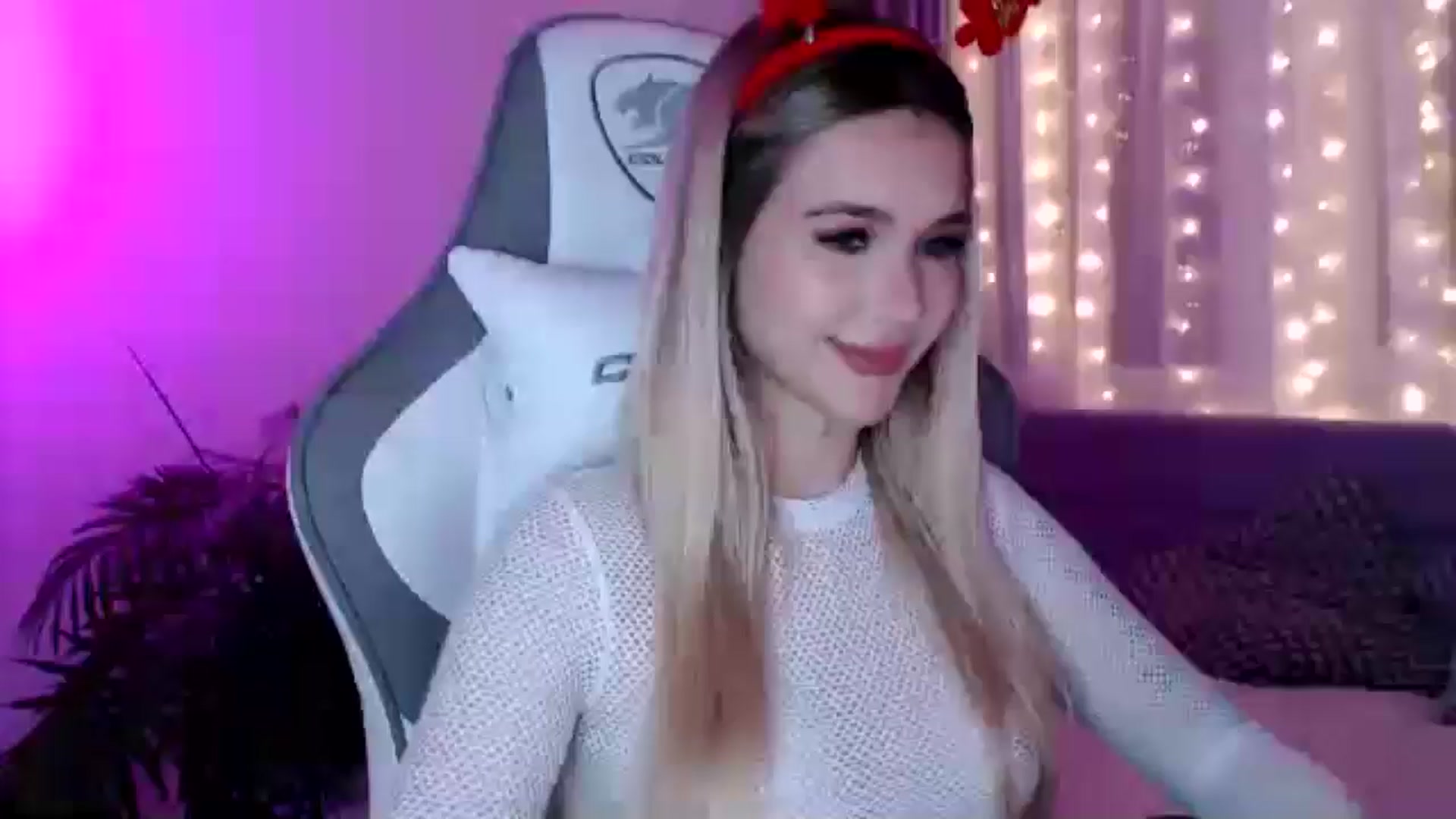 Gallery image thumbnail from HolyMeow's myfreecams stream on, 12/31/2024, 22:36 image 14 of 20