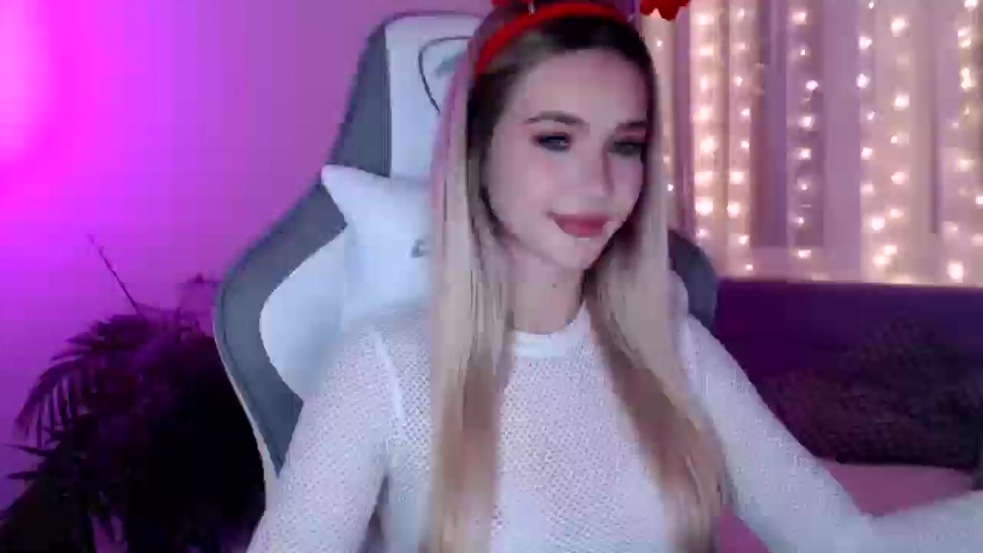 Gallery image thumbnail from HolyMeow's myfreecams stream on, 12/31/2024, 22:36 image 3 of 20