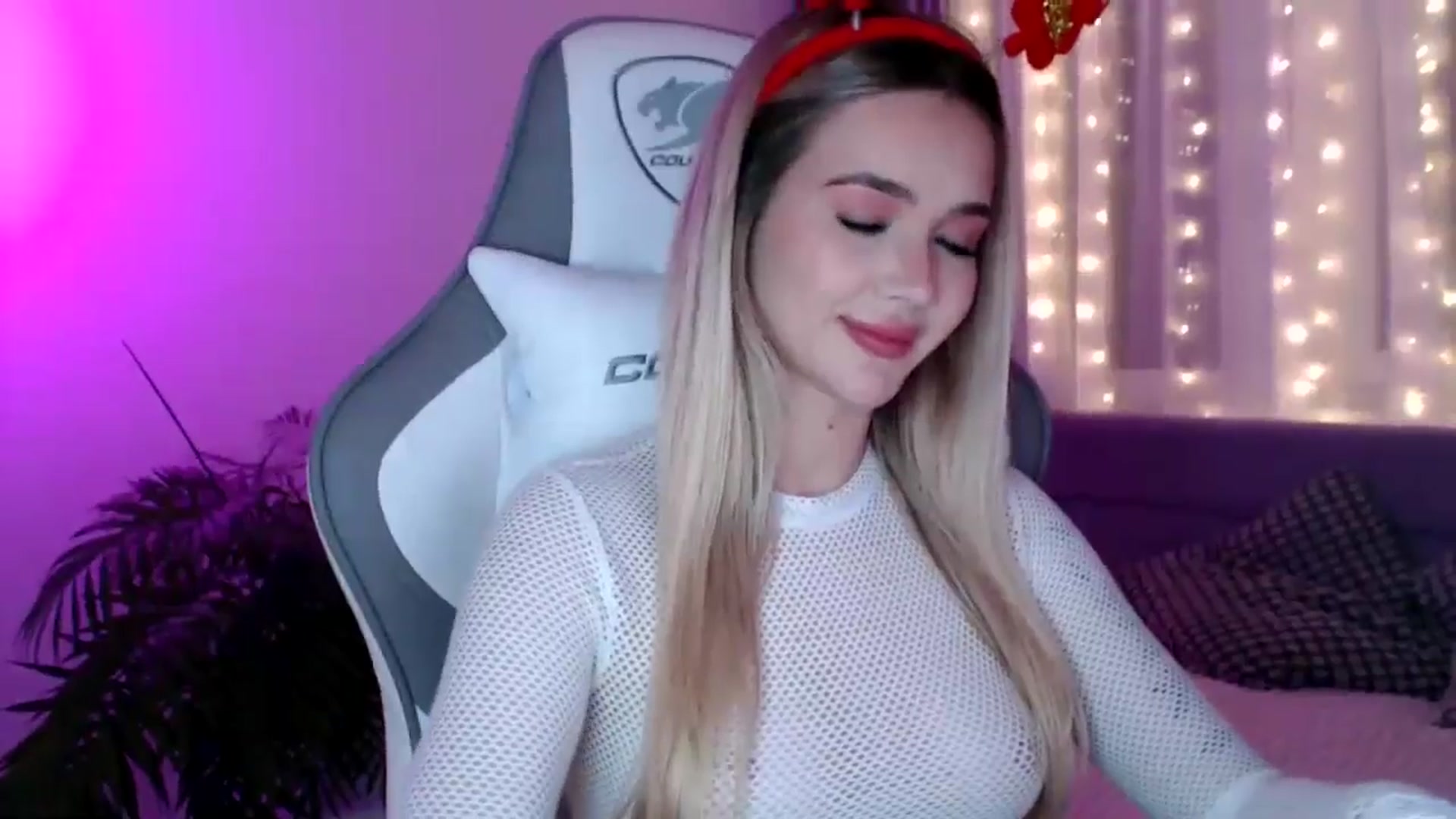 Gallery image thumbnail from HolyMeow's myfreecams stream on, 12/31/2024, 22:36 image 5 of 20