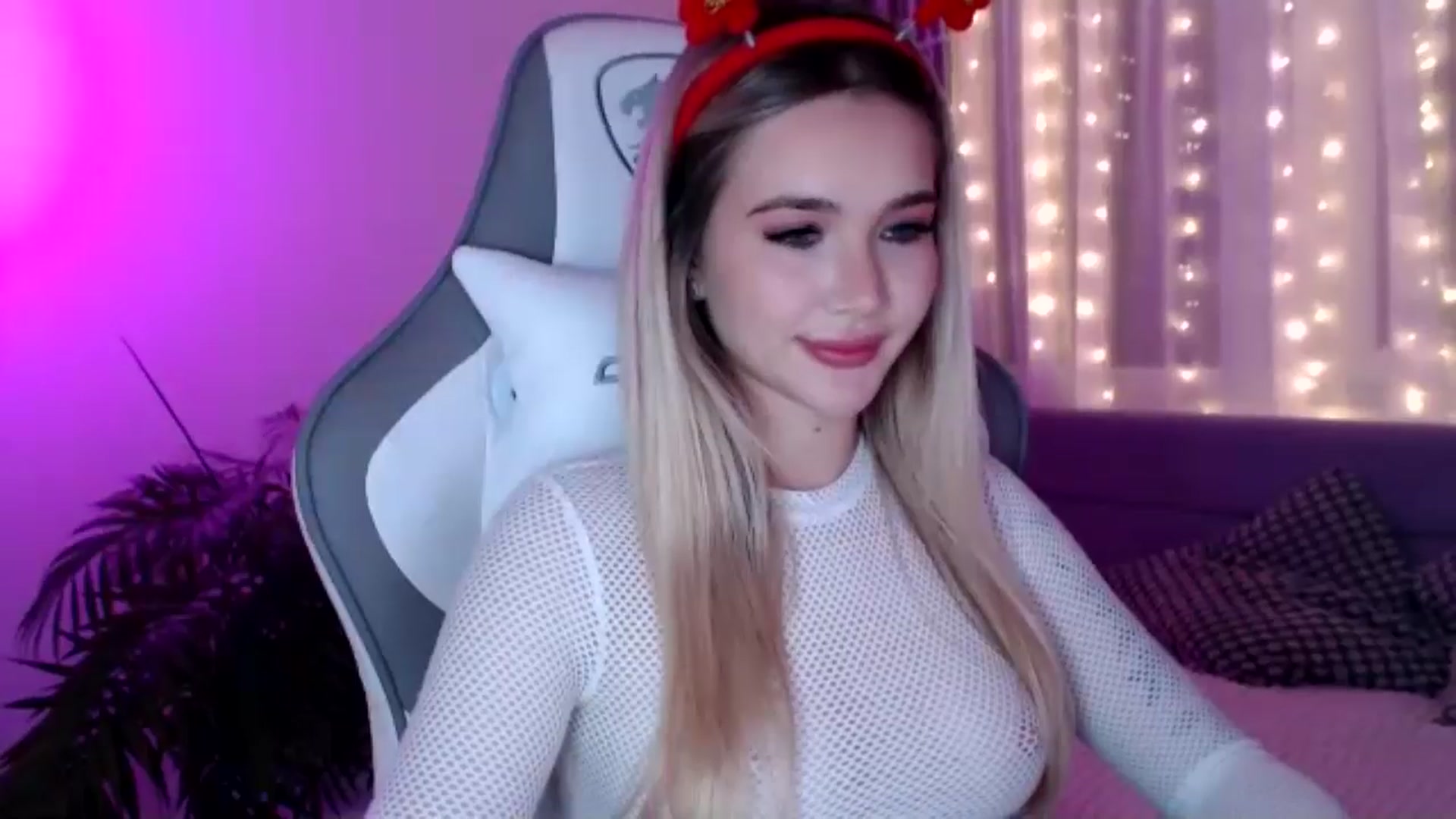 Gallery image thumbnail from HolyMeow's myfreecams stream on, 12/31/2024, 22:36 image 8 of 20