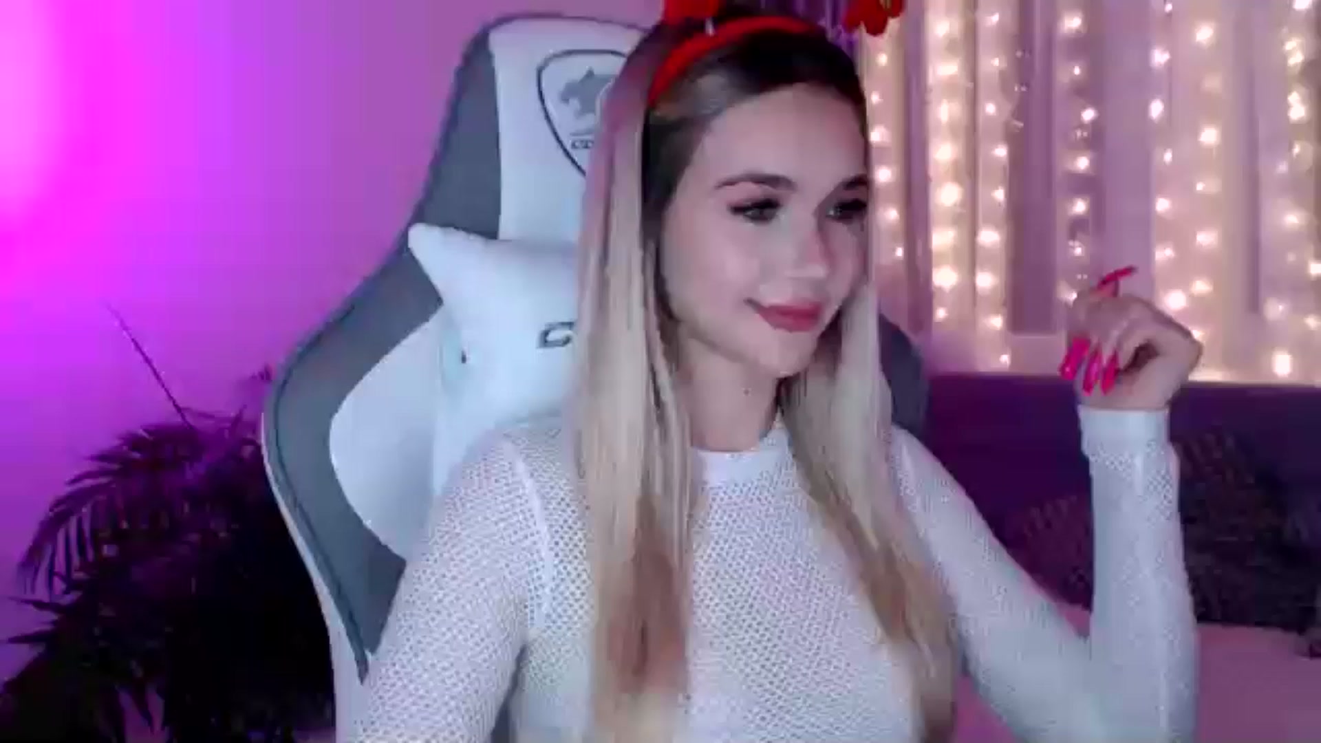Gallery image thumbnail from HolyMeow's myfreecams stream on, 12/31/2024, 22:36 image 13 of 20