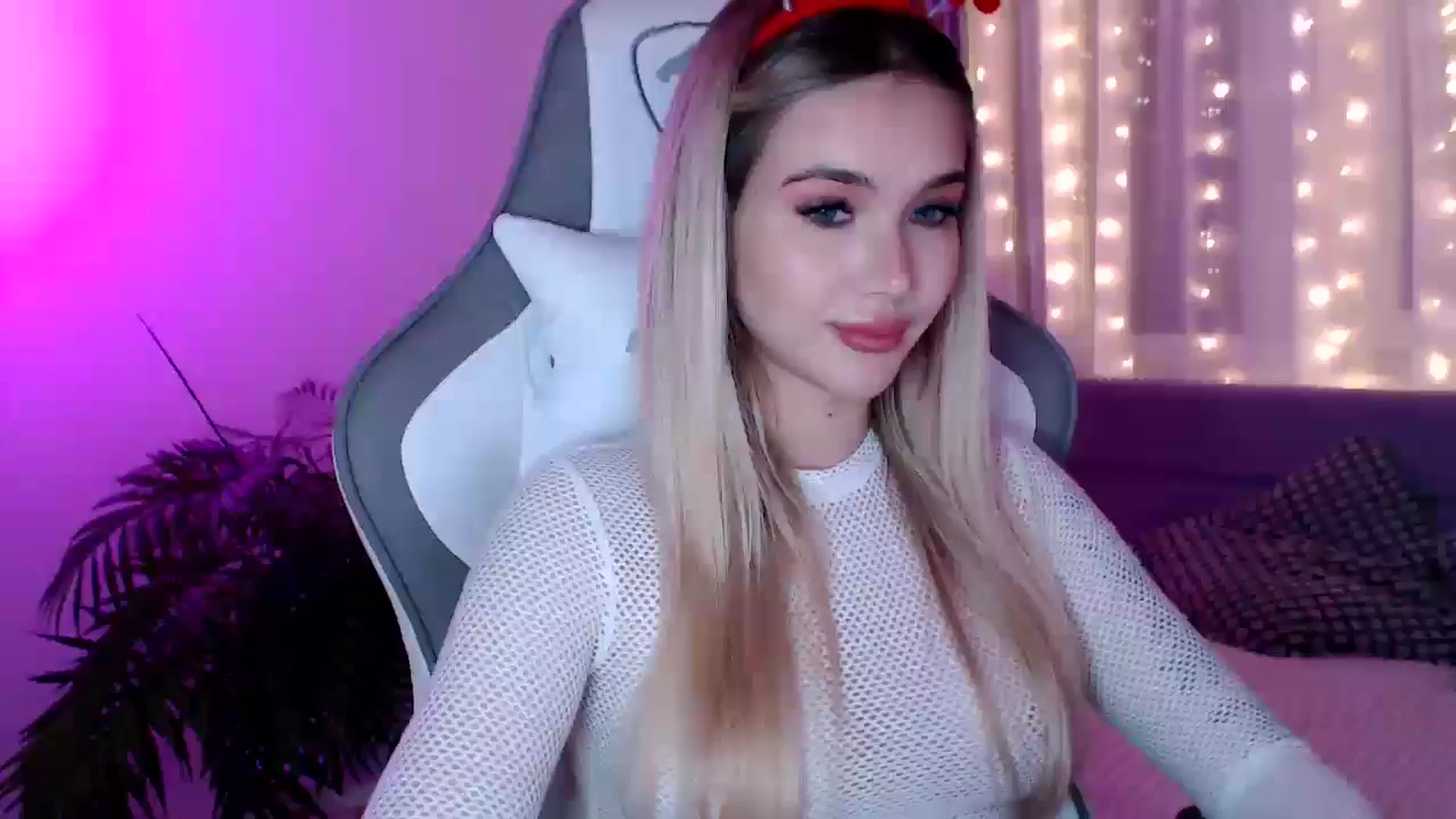 Gallery image thumbnail from HolyMeow's myfreecams stream on, 12/31/2024, 23:48 image 8 of 20