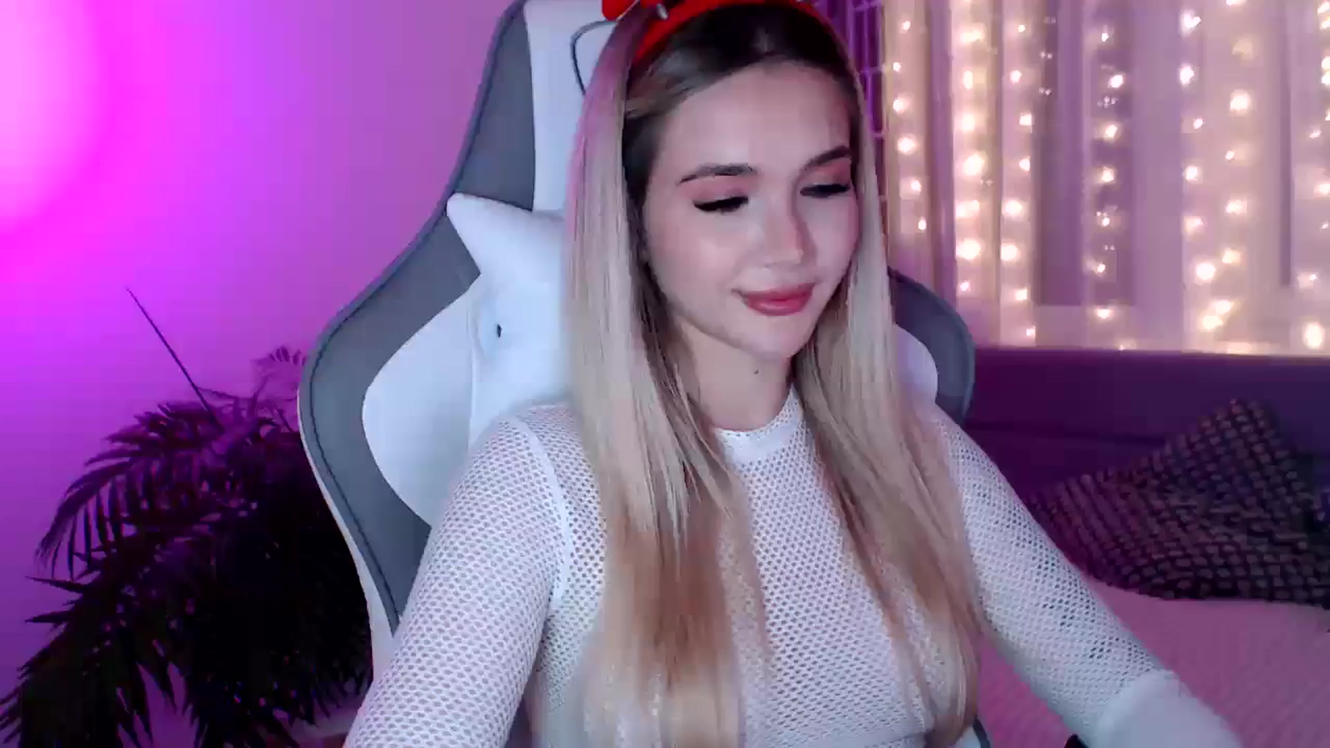 Gallery image thumbnail from HolyMeow's myfreecams stream on, 12/31/2024, 23:48 image 6 of 20