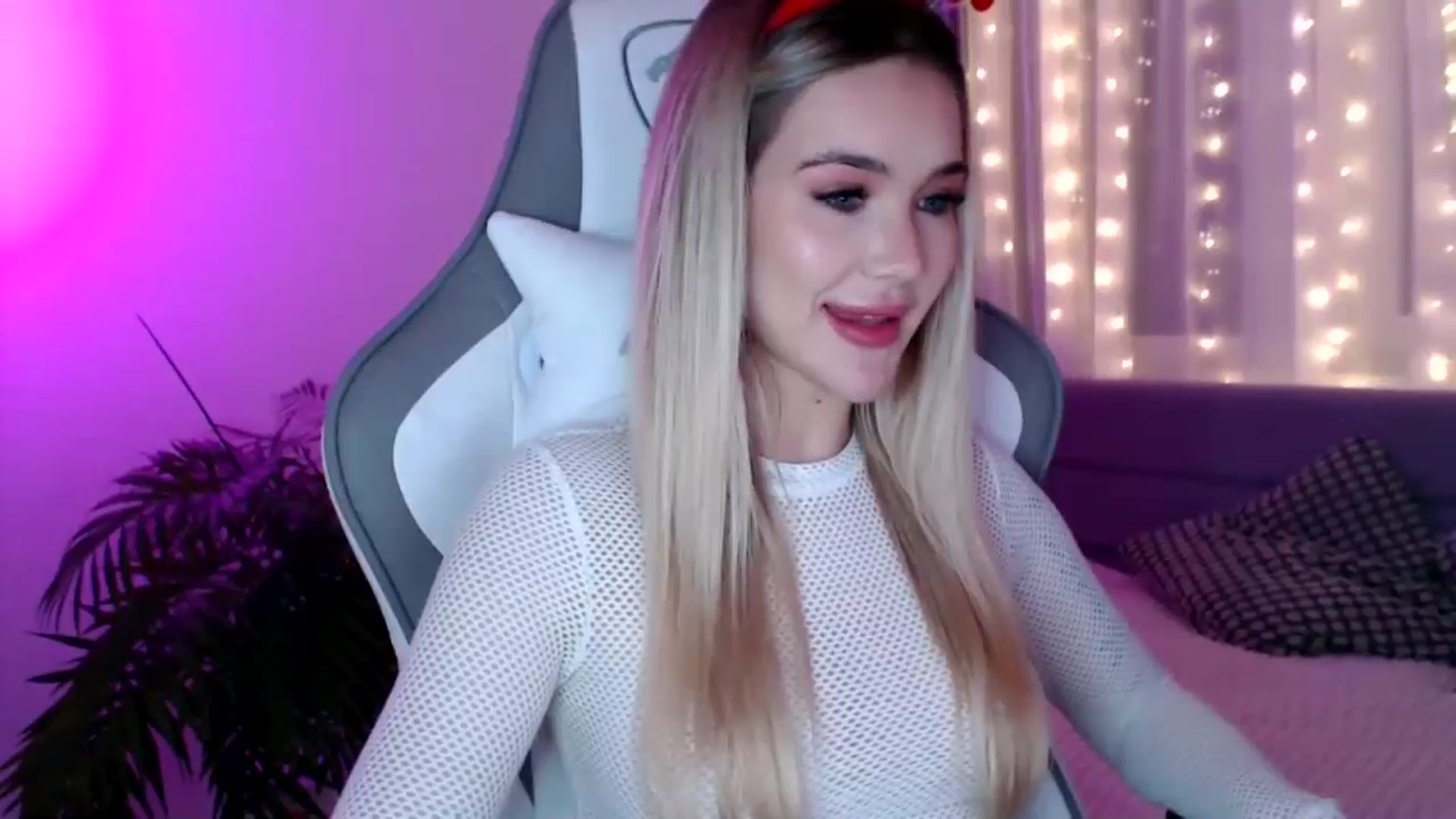 Gallery image thumbnail from HolyMeow's myfreecams stream on, 12/31/2024, 23:48 image 2 of 20