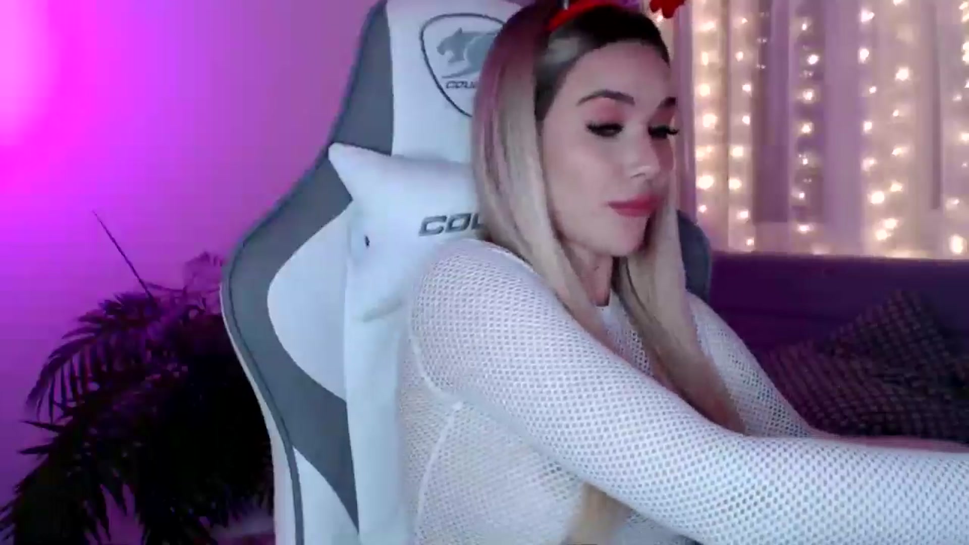 Gallery image thumbnail from HolyMeow's myfreecams stream on, 12/31/2024, 23:48 image 13 of 20