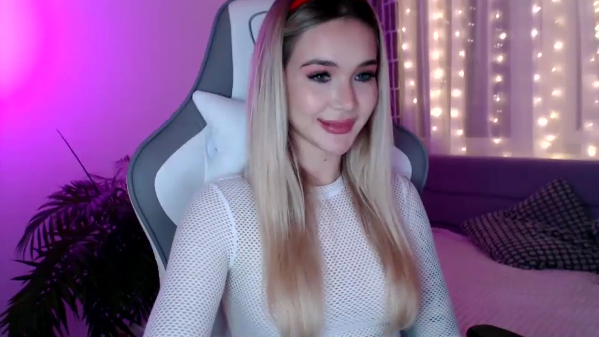 Gallery image thumbnail from HolyMeow's myfreecams stream on, 12/31/2024, 23:48 image 1 of 20