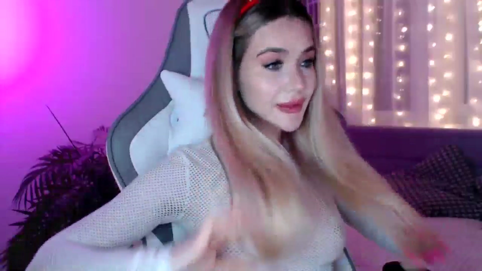 Gallery image thumbnail from HolyMeow's myfreecams stream on, 12/31/2024, 23:48 image 14 of 20
