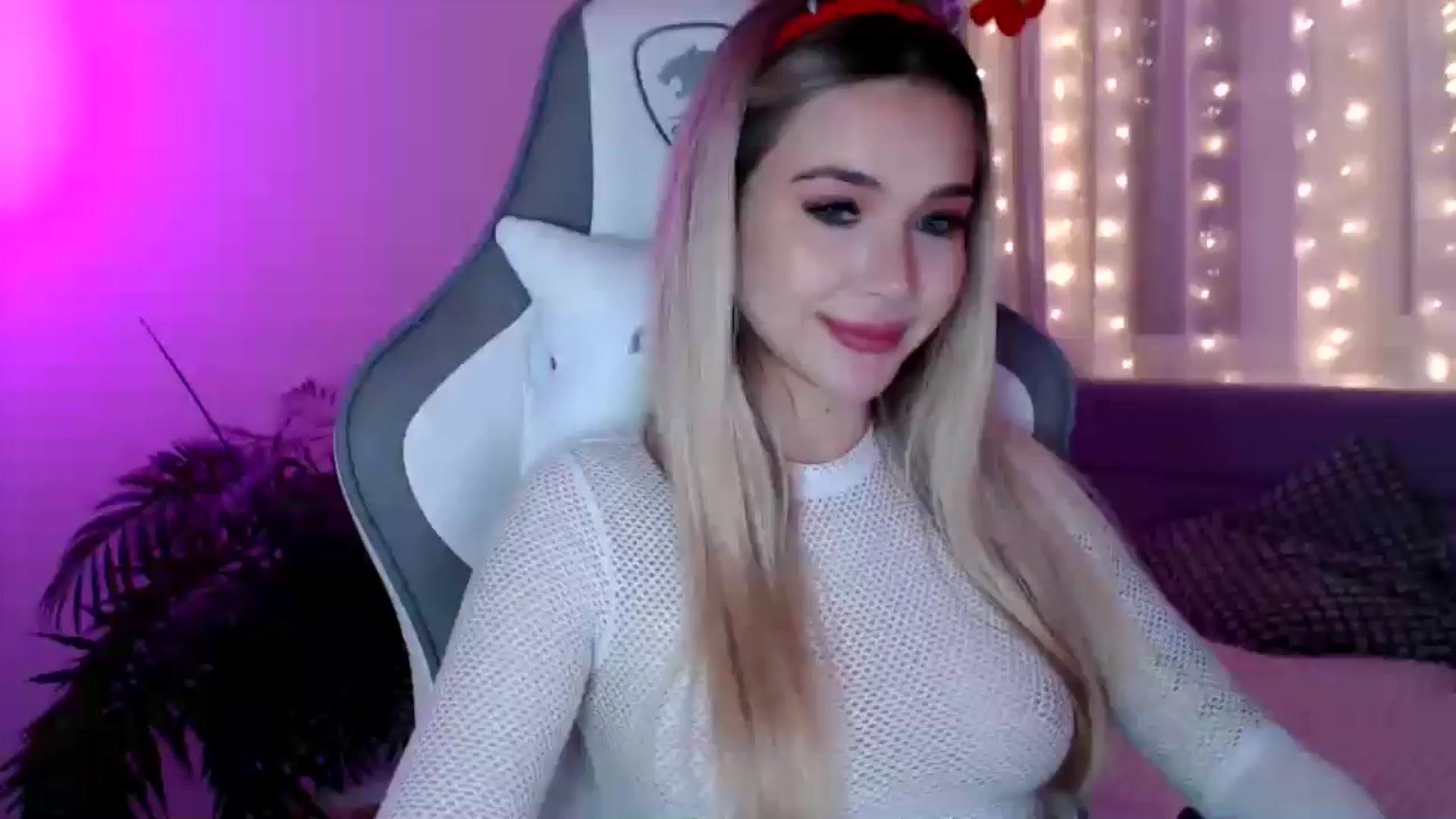 Gallery image thumbnail from HolyMeow's myfreecams stream on, 12/31/2024, 23:48 image 19 of 20