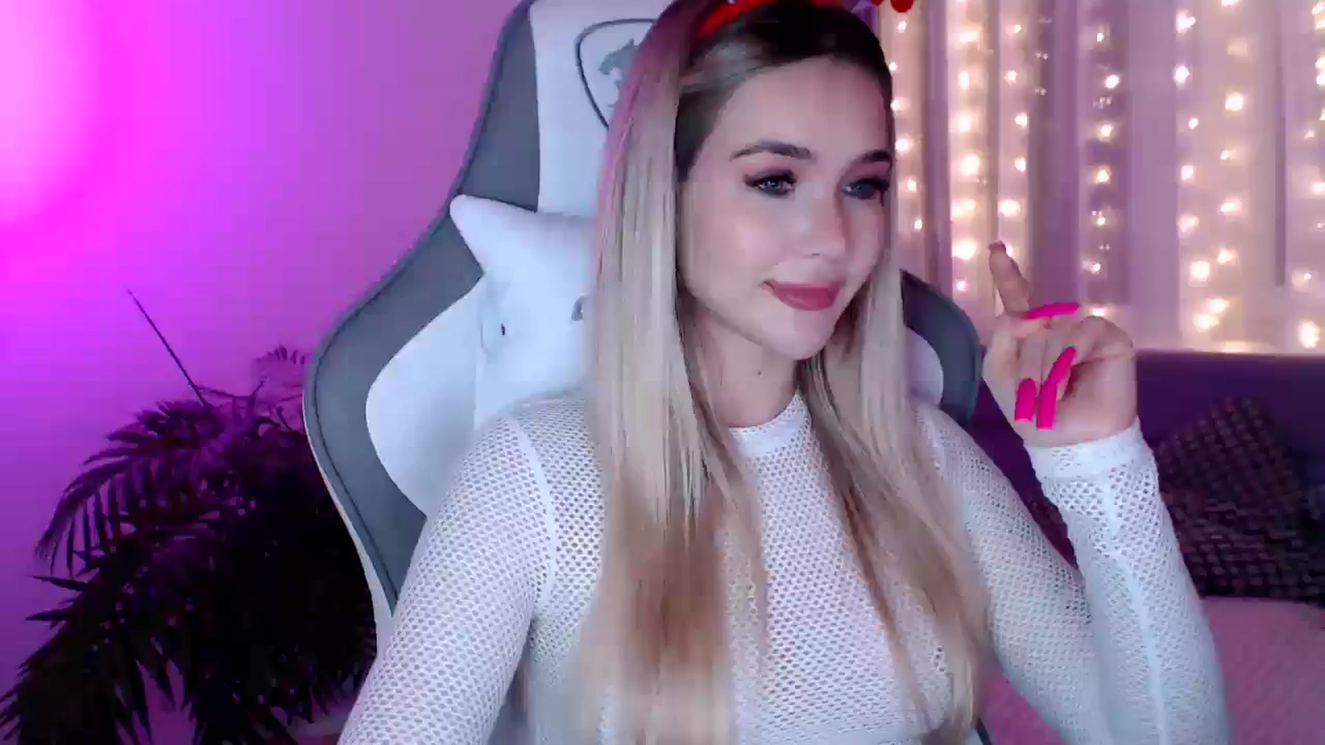 Gallery image thumbnail from HolyMeow's myfreecams stream on, 12/31/2024, 23:48 image 7 of 20
