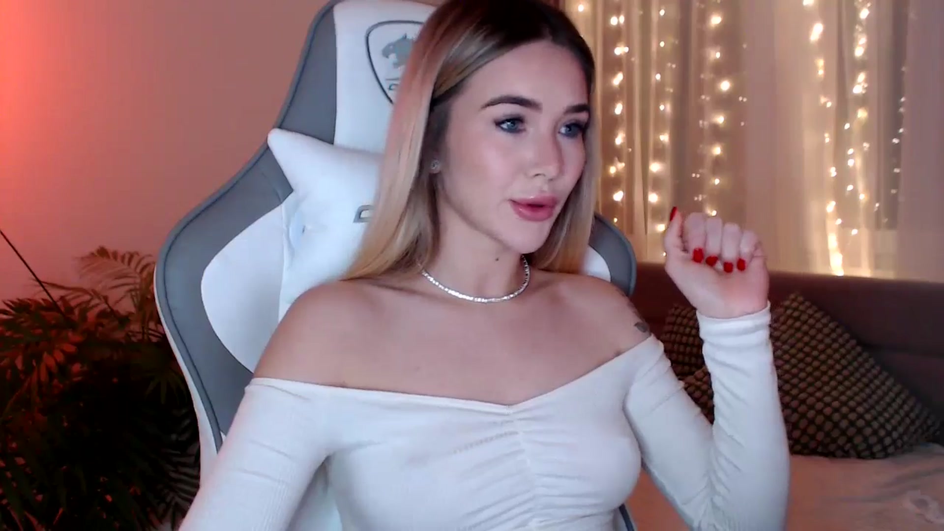 Gallery image thumbnail from HolyMeow's myfreecams stream on, 01/21/2025, 20:57 image 20 of 20