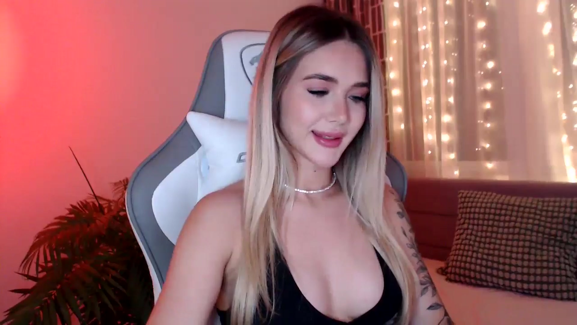 Gallery image thumbnail from HolyMeow's myfreecams stream on, 01/23/2025, 21:53 image 2 of 20