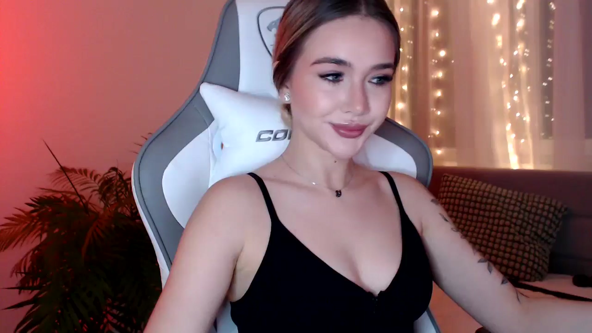 Gallery image thumbnail from HolyMeow's myfreecams stream on, 01/30/2025, 21:46 image 13 of 20