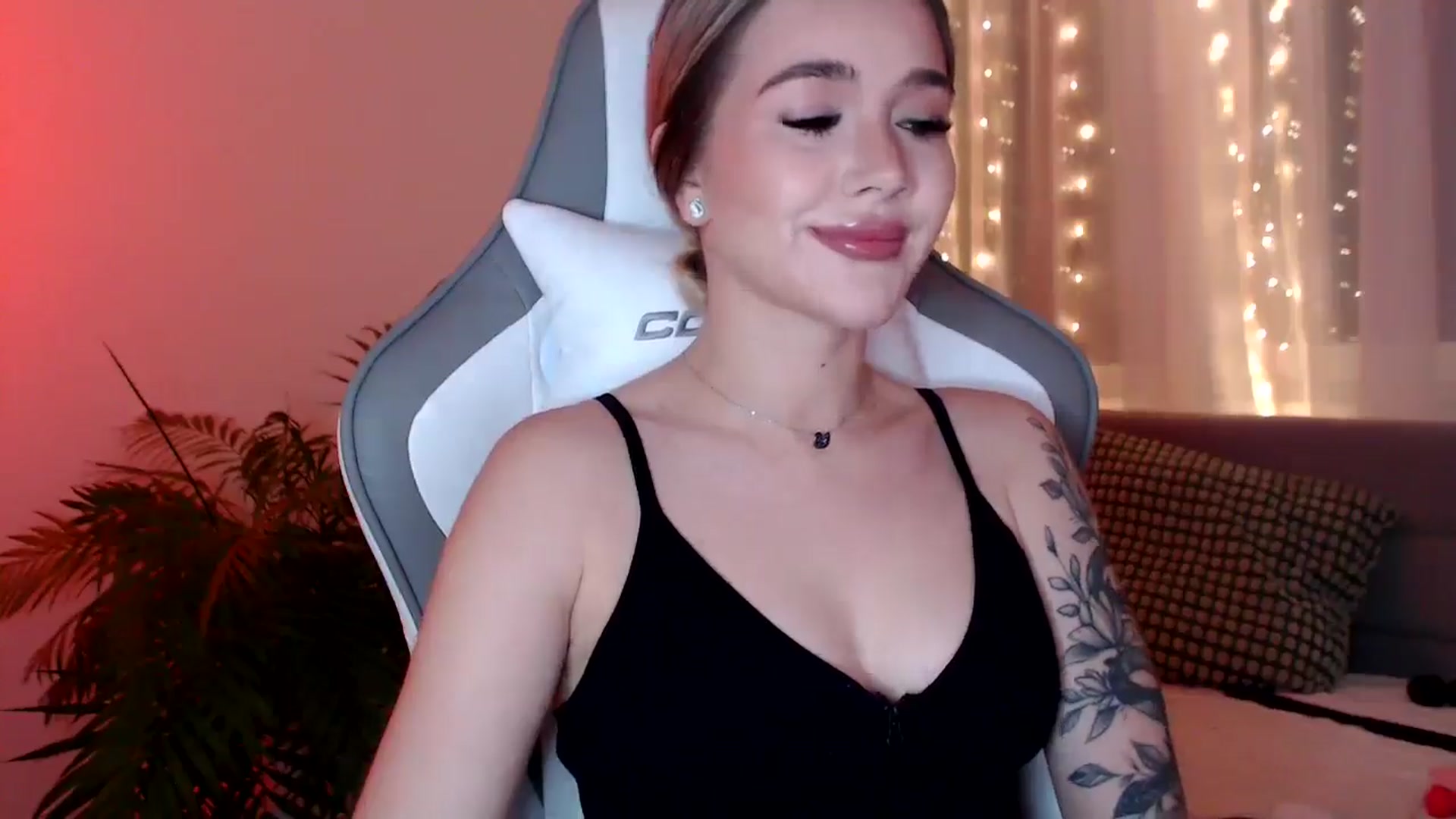Gallery image thumbnail from HolyMeow's myfreecams stream on, 01/30/2025, 21:46 image 4 of 20
