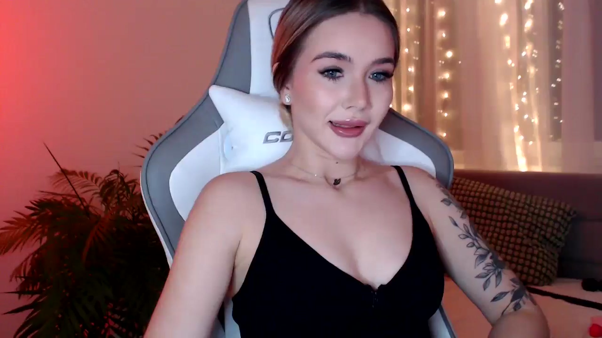 Gallery image thumbnail from HolyMeow's myfreecams stream on, 01/30/2025, 21:46 image 9 of 20