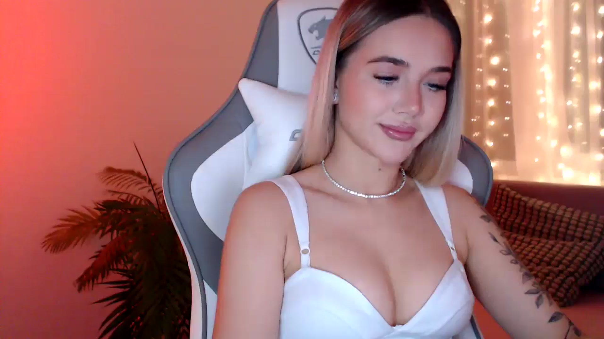 Gallery image thumbnail from HolyMeow's myfreecams stream on, 02/09/2025, 20:51 image 10 of 20